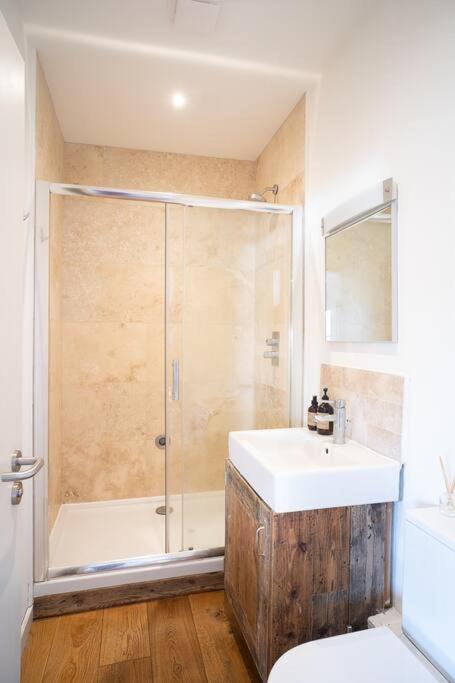 Penthouse At The Old Tea Factory Apartment London Ngoại thất bức ảnh